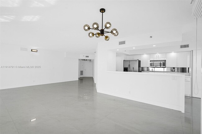 Building Photo - 16485 Collins Ave