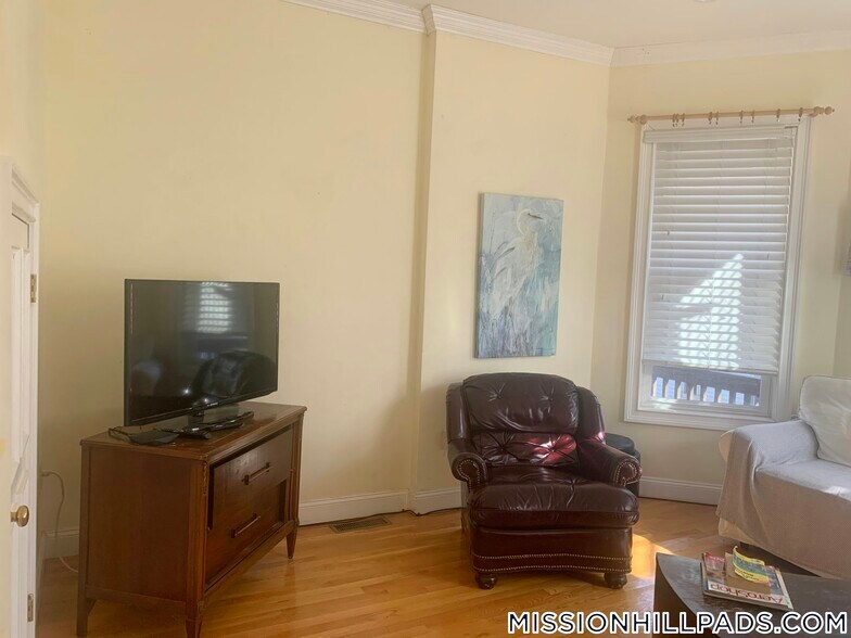 Building Photo - 74 Georgia St