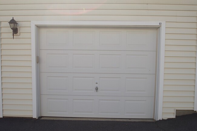 Building Photo - Cornelius Condo with Garage