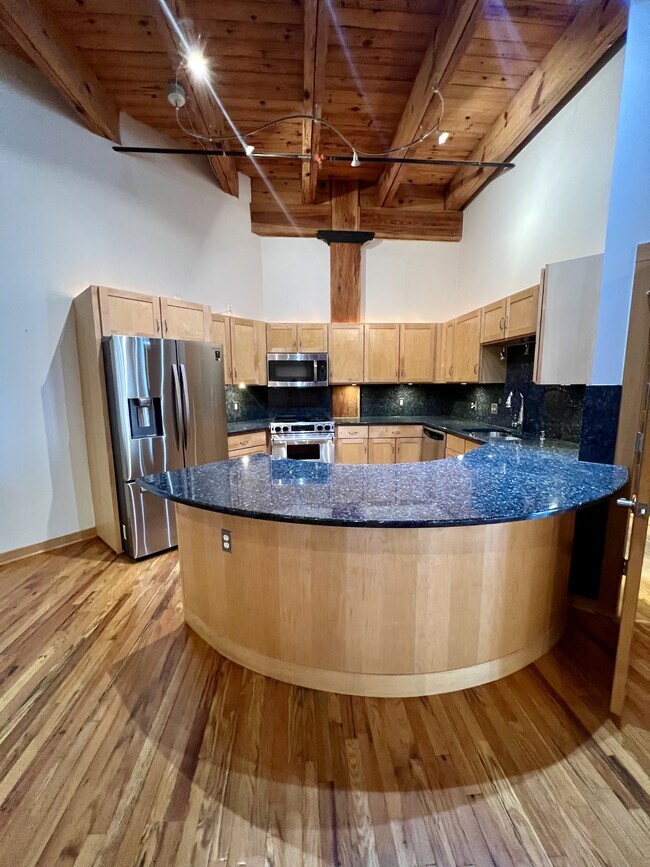 Building Photo - 413 N 2nd St