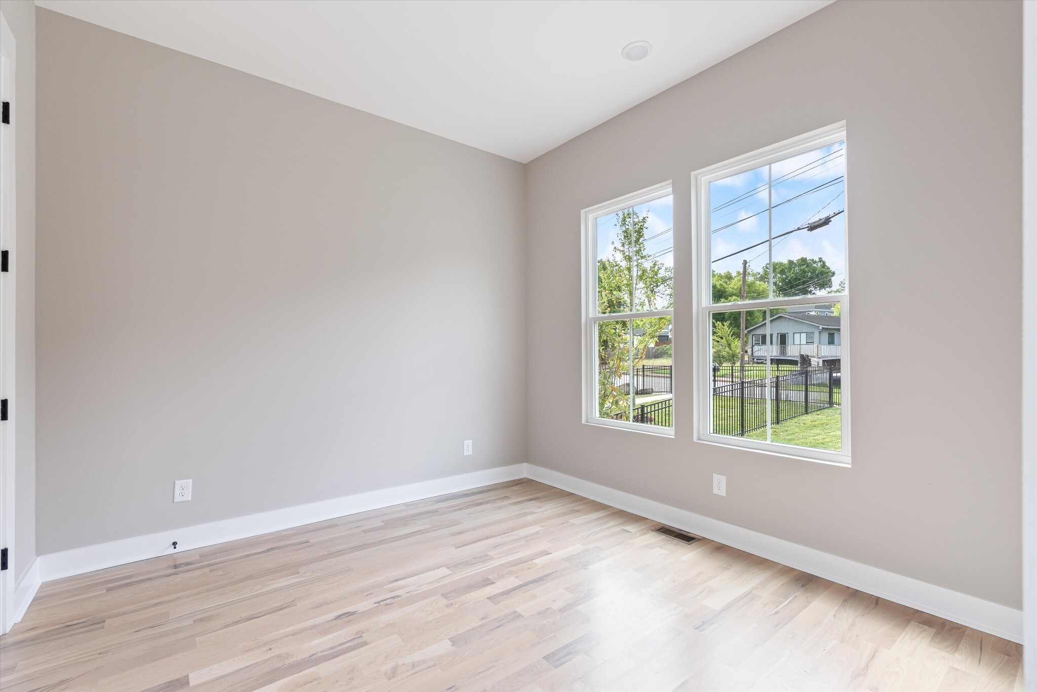 Building Photo - 2830 Clifton Ave