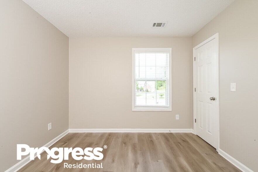 Building Photo - 464 The Gables Dr