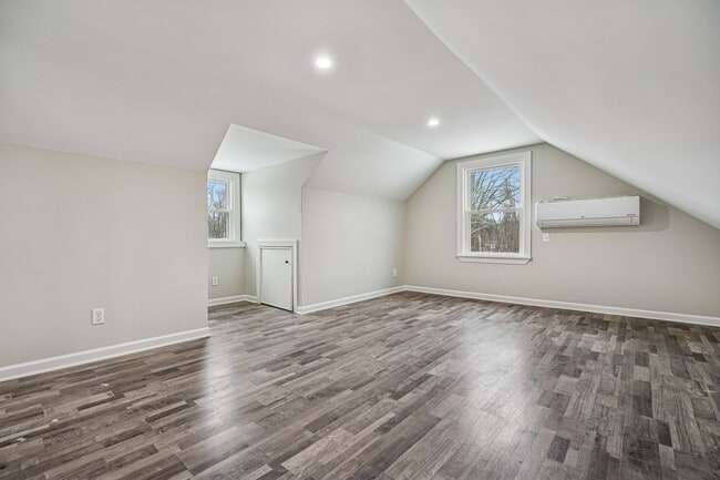 Building Photo - 68 Valley Rd