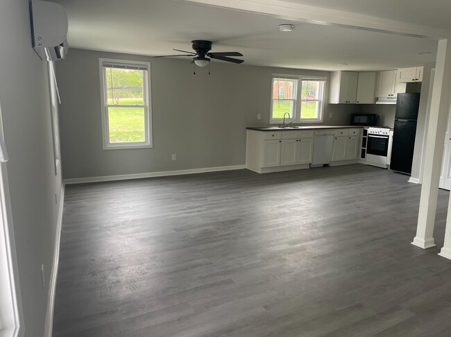 Building Photo - Freshly Renovated Studio Apartment - water...