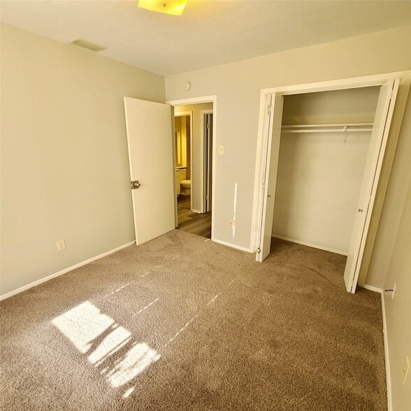 Building Photo - 1026 Brookshire Cir