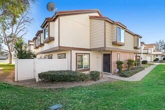 Building Photo - Well, maintained 3-bedroom, 2.5 bath corner unit town home in a private, gated community!