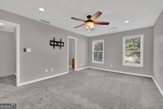 Building Photo - 255 Triple Oaks Dr