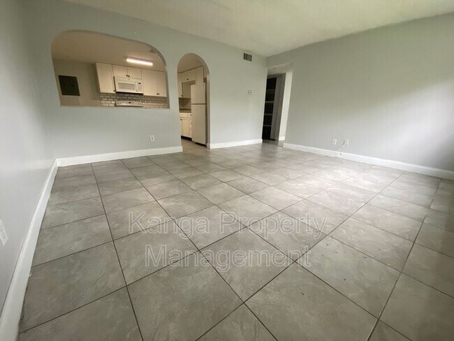 Building Photo - 3204 Louisiana Ave