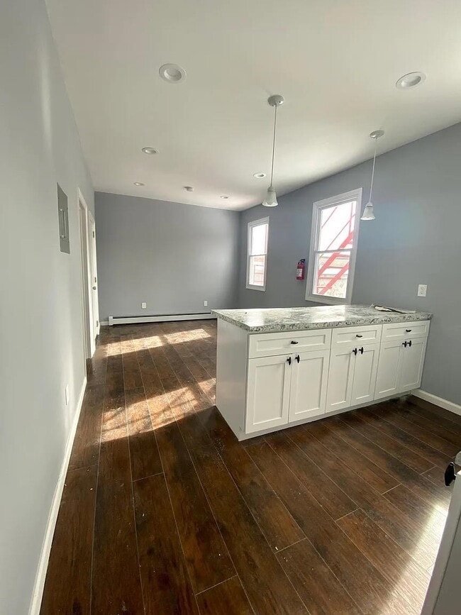 Building Photo - 705 8th St