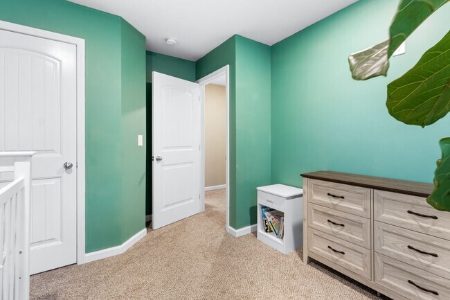 Building Photo - 3 Bedroom Pet Friendly Condo For Rent in Sango Area!