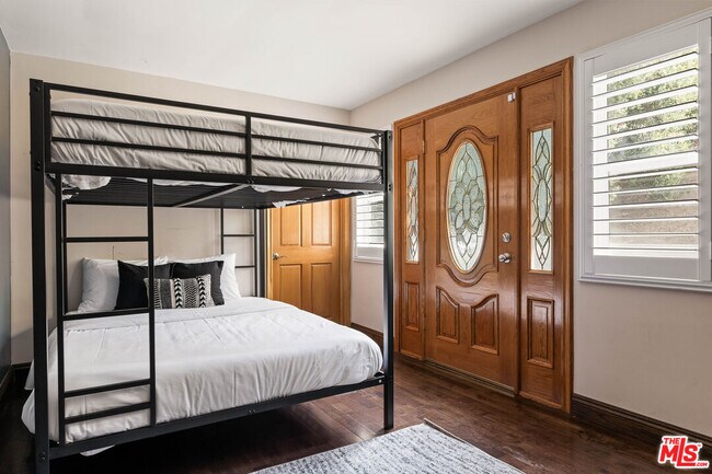 Building Photo - 3200 Oakley Dr