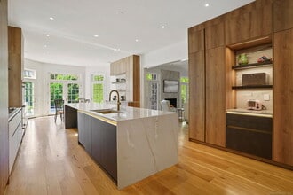 Building Photo - 355 Greens Farms Rd