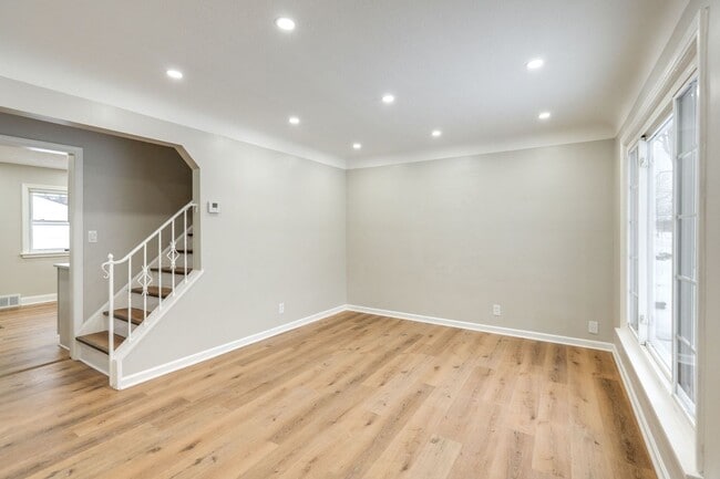 Building Photo - Welcome to a well-maintained 3-bedroom 1-bath home - Willowick, OH 44095