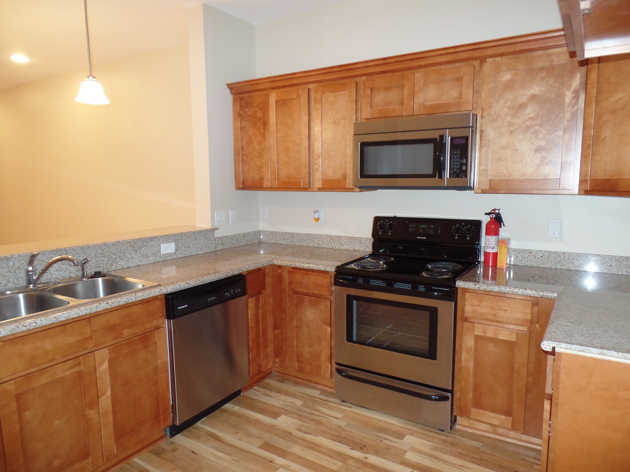 Building Photo - 205 Bella Sera Ln