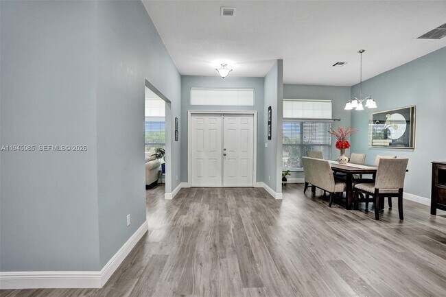 Building Photo - 126 NW Heather St