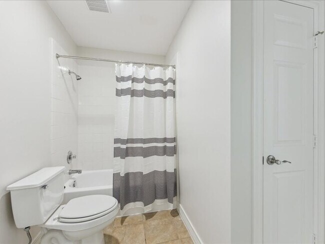 Building Photo - 11404 Island Manor St