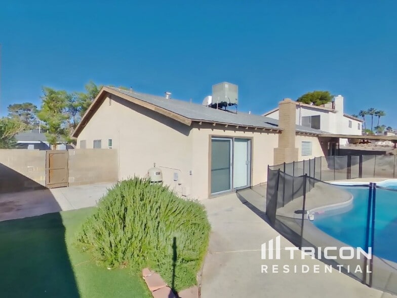 Building Photo - 5262 Willowhaven Ave