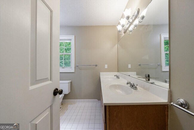 Building Photo - 10565 Shallowford Rd