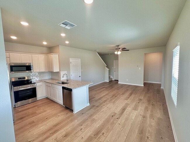 Building Photo - Luxury 2-Story, 3-Bed/ 2.5-Bath Duplex in ...