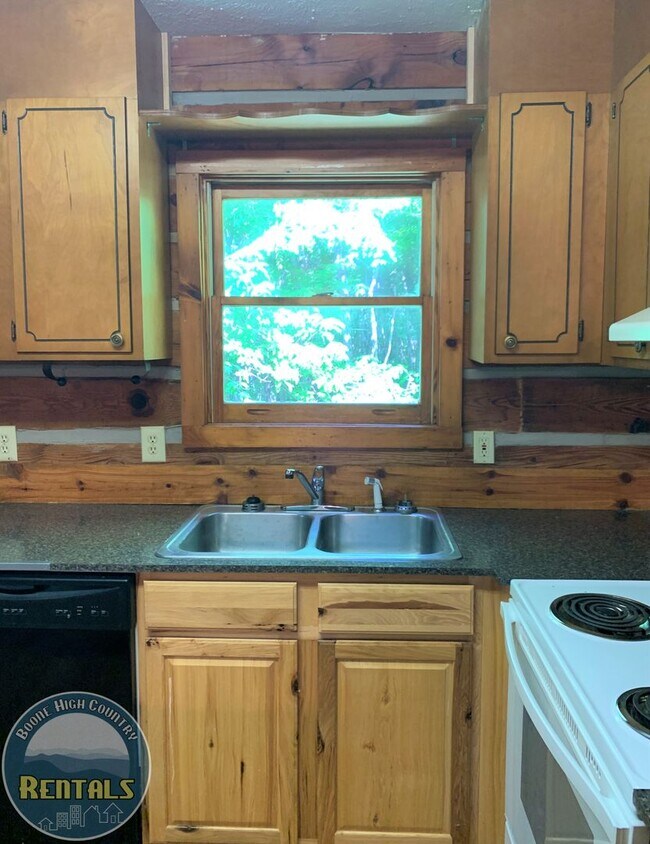 Building Photo - 159 David Sides Rd