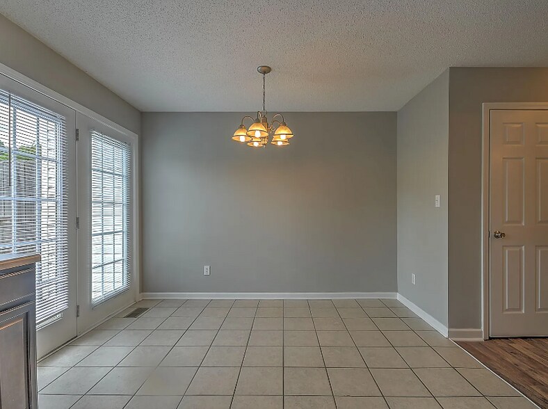 Building Photo - 134 Amanda Ln