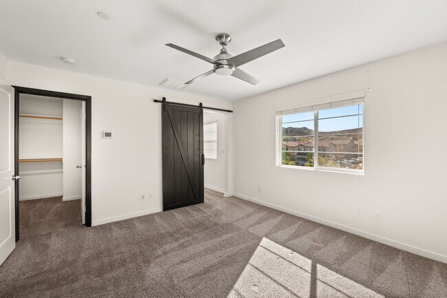 Building Photo - Beautiful Home in Hyde Park Community