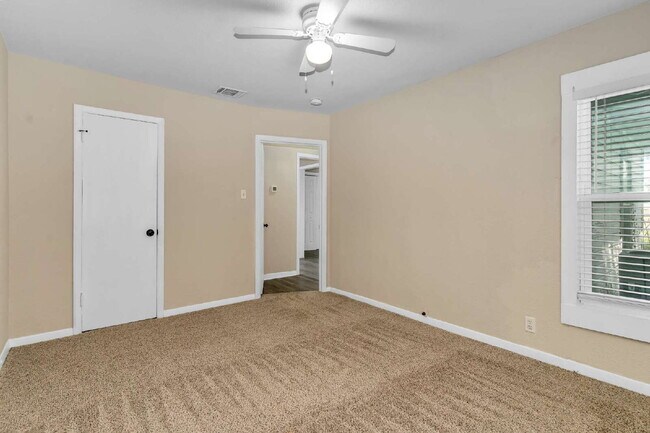 Building Photo - Cozy 2 Bedroom 1 Bath Duplex in Cleburne T...