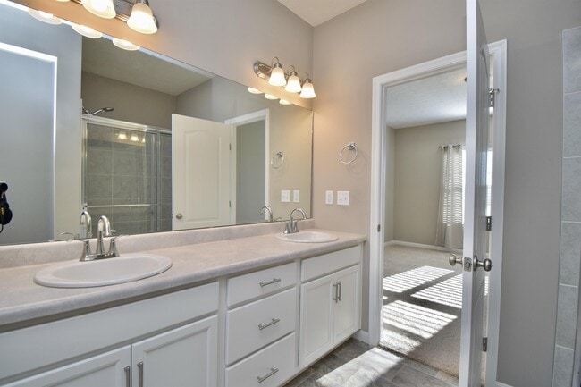 Building Photo - 1601 Ashbury Ct