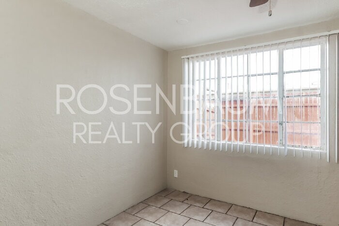 Building Photo - 302 W Flores St