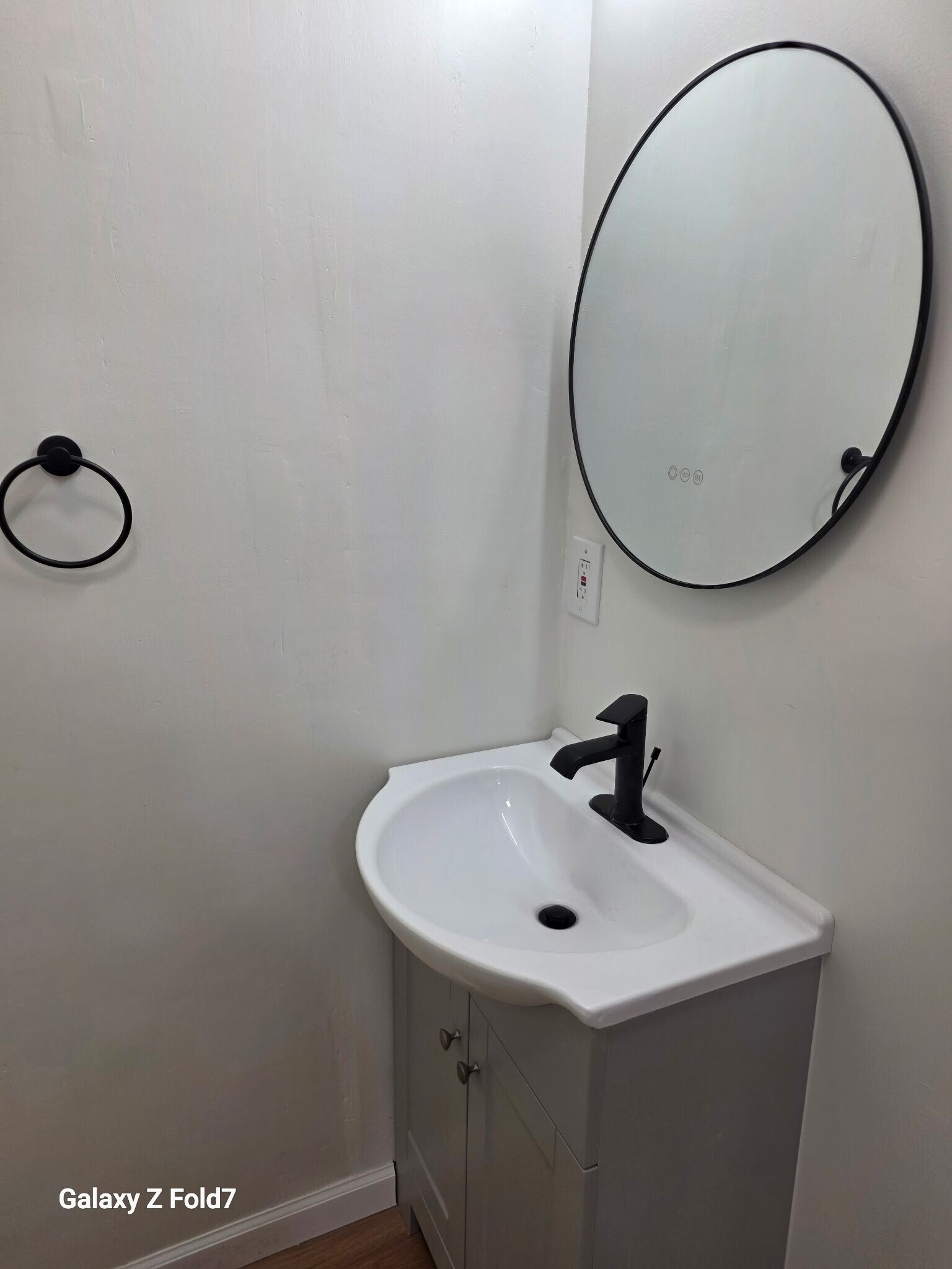 Building Photo - 5209 Warren Ave