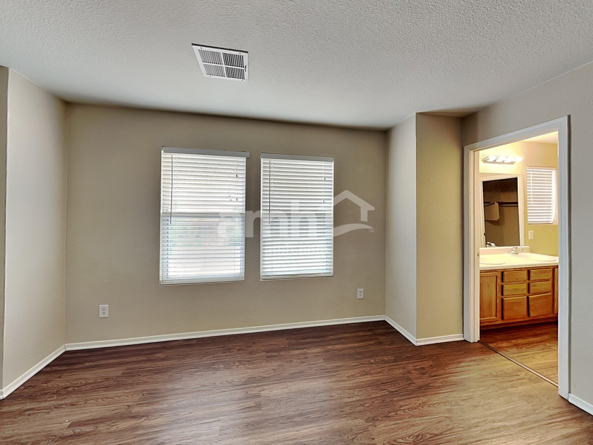 Building Photo - 6913 S Goshawk Dr