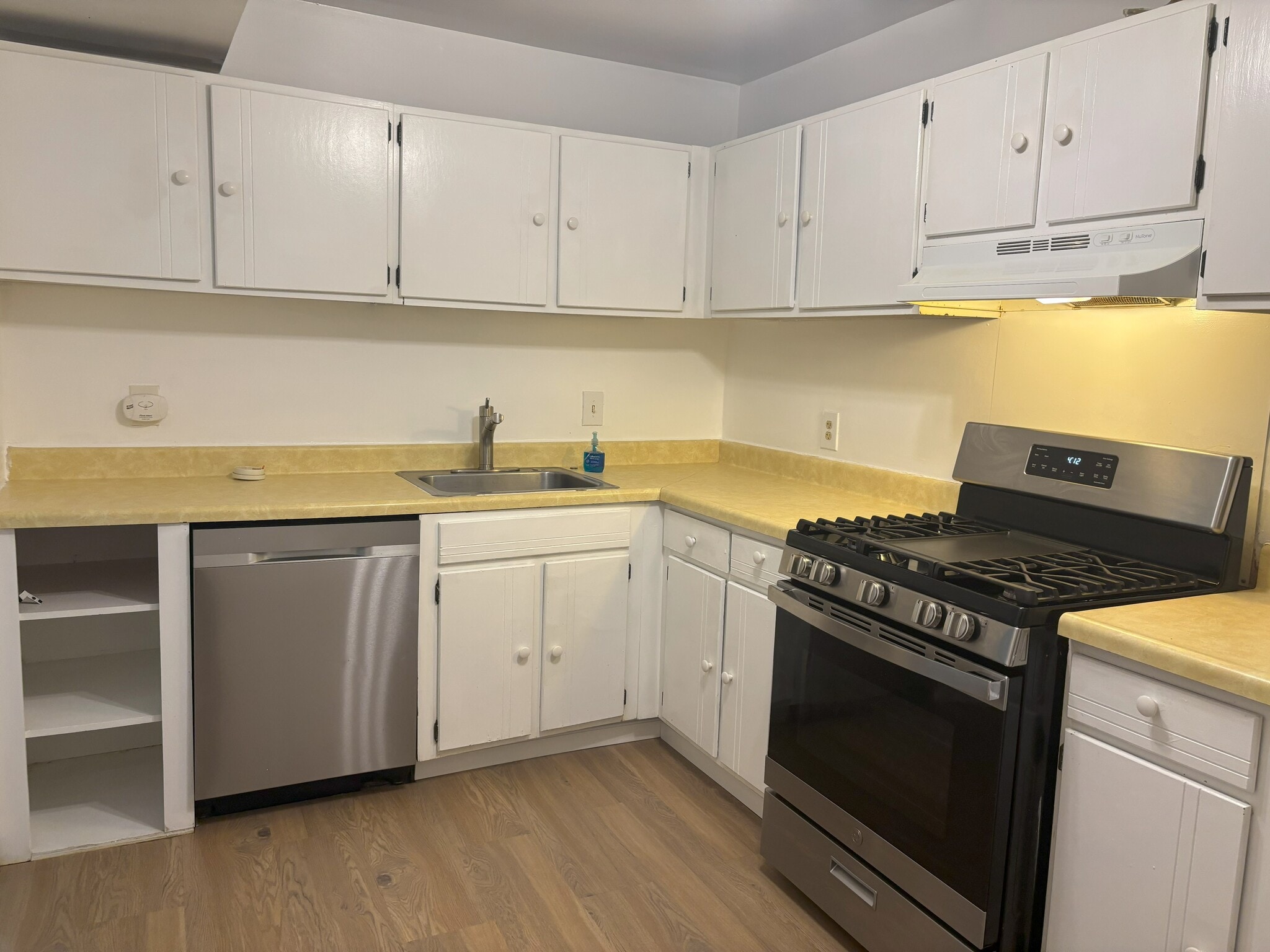 Kitchen - 818 Quince Orchard Blvd