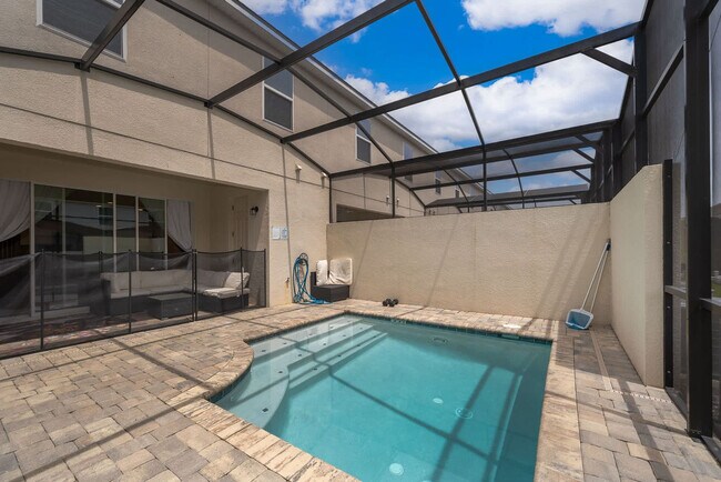 Building Photo - 1660 Tropical Palms Cir