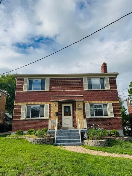 Building Photo - 4216 Applegate Ave