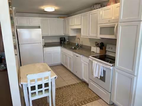 Building Photo - 124 Lake Ridge Dr