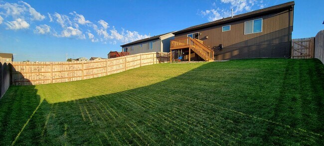 Building Photo - Must See Bennington Home!