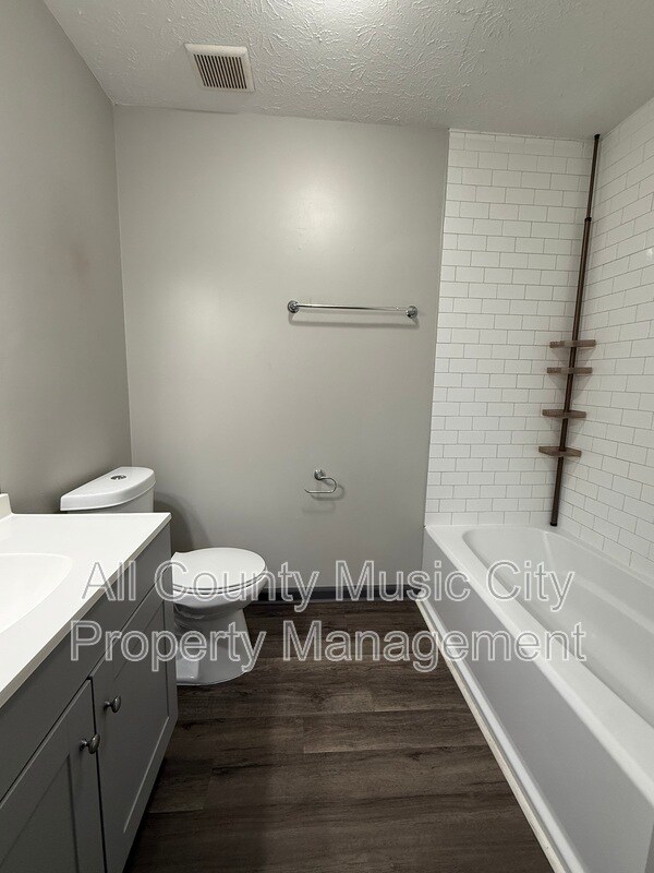 Building Photo - 3122 Creekwood Dr