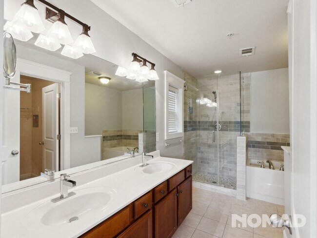 Building Photo - Cozy 2 Bedroom/2.5 Bath Townhome in Atlanta