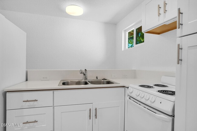 Building Photo - 1160 Alamos Dr