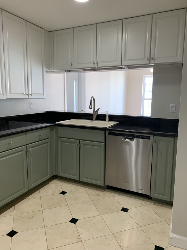 Kitchen - 195 14th St NE