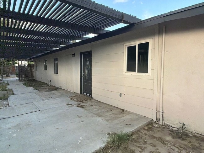 Building Photo - 265 Hudson Dr