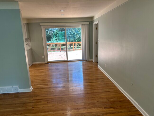 Building Photo - 3754 Hi Villa Dr