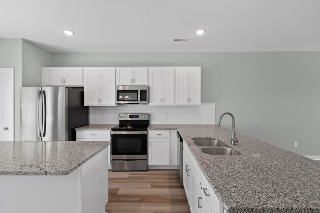 Building Photo - Coastal Townhouse For Rent!