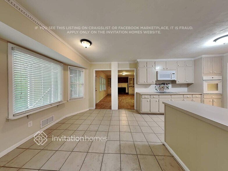 Building Photo - 1760 Deer Run Dr SW