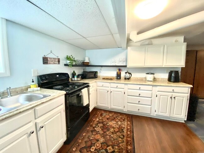 Building Photo - 1305 Stratford Ave