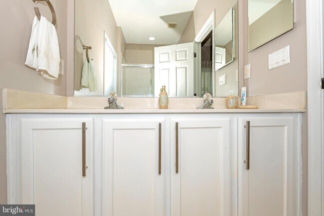 Building Photo - 18959 Gold Finch Cove