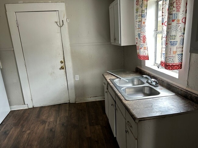 Building Photo - 1828 Scott-