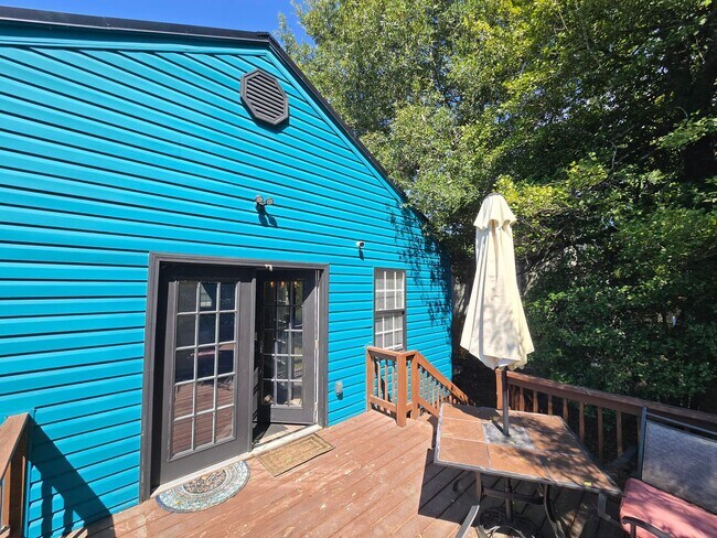 Building Photo - Downtown Greensboro Stunner – Fully Renovated!