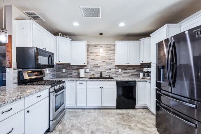 Building Photo - 2261 Sahara Dr