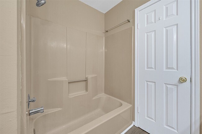 Building Photo - 2030 Plantation Dr